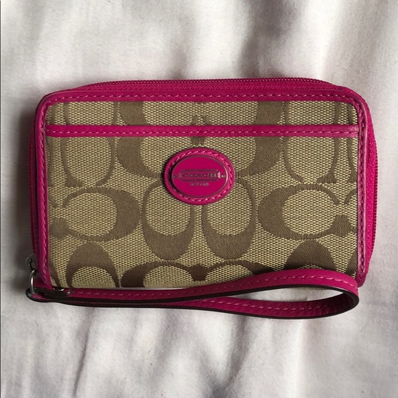 coach wristlet - Picture 1 of 3